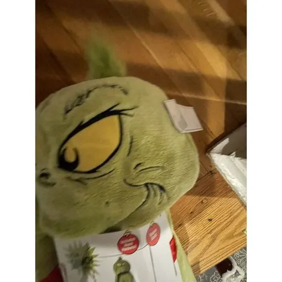 Lot Of 3 Brand New The Grinch Hooded Throws 30x50 Dr. Seuss Hand Pockets Soft - Picture 3 of 6